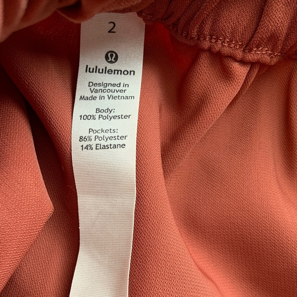 Lululemon short size 2 - Picture 6 of 8